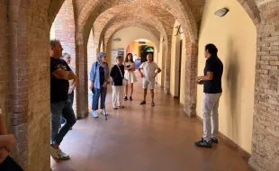 L'Amministratore accoglie i visitatori