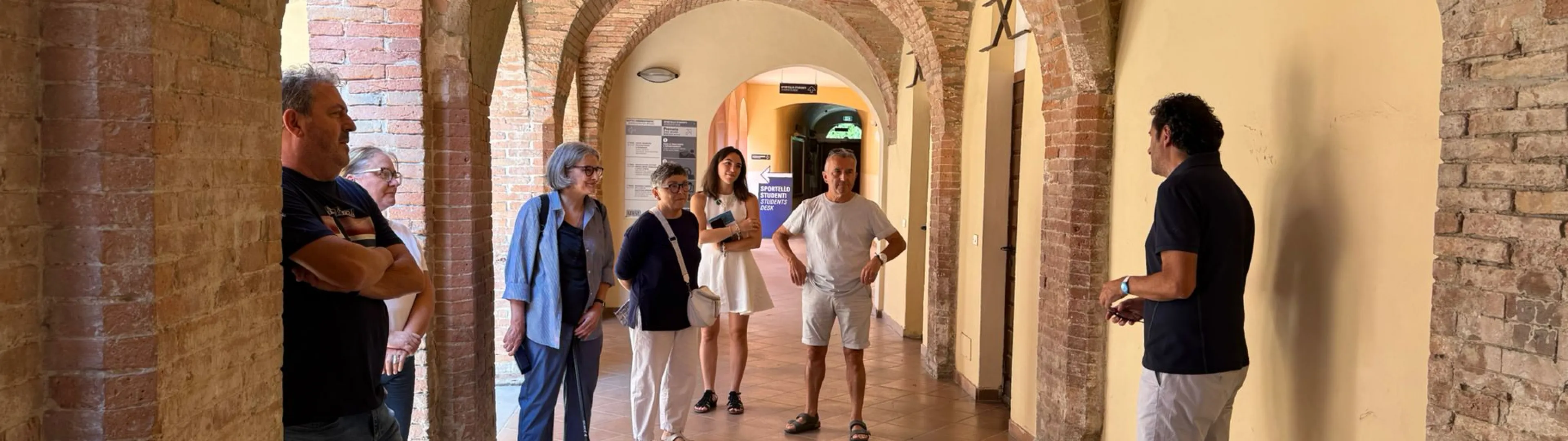 L'Amministratore accoglie i visitatori