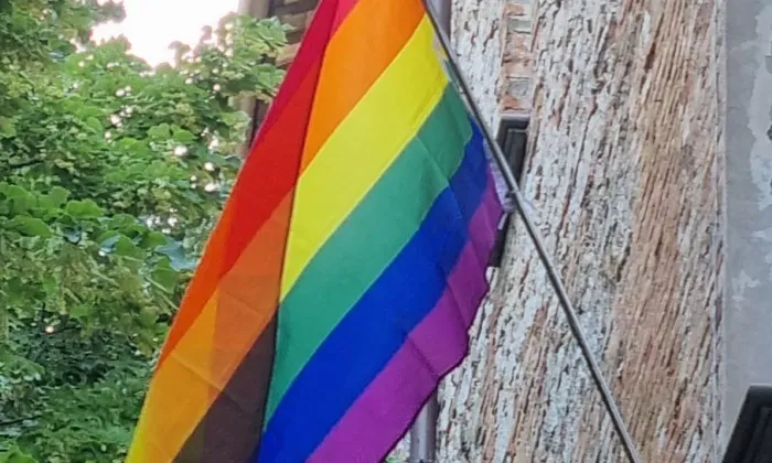 ADiSU Umbria ha esposto la bandiera LGBTQIA+ in occasione del Pride Month
