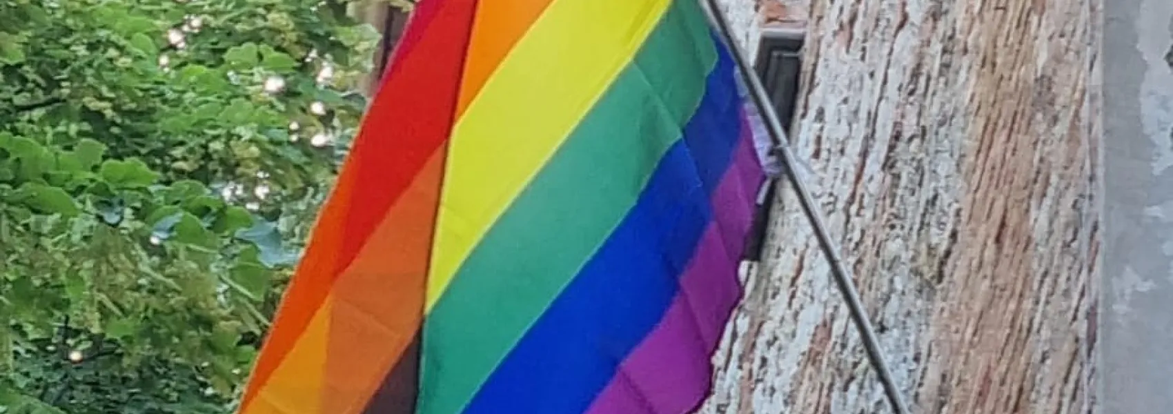 ADiSU Umbria ha esposto la bandiera LGBTQIA+ in occasione del Pride Month